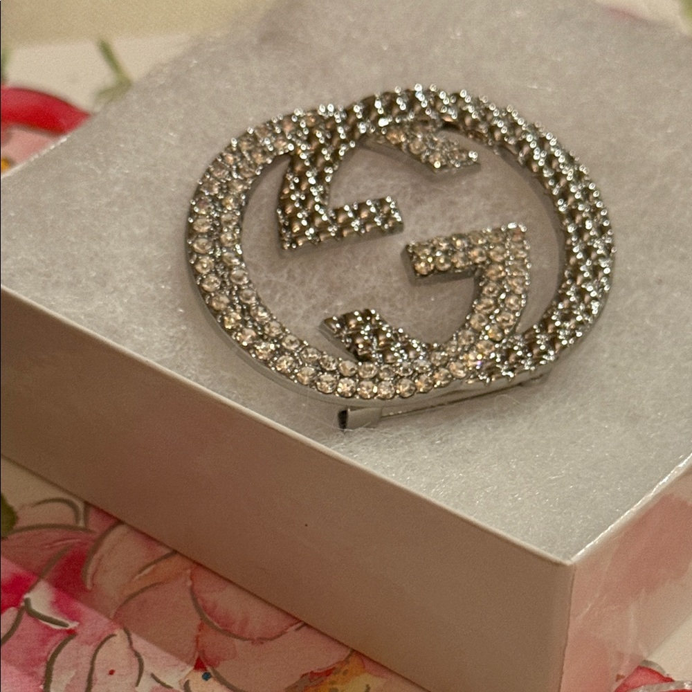 Fashion Jewelry Silver Crystal Embellished Brooch - Picture 9 of 9